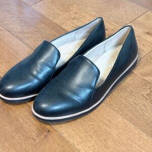 Life Stride Black Leather Flats